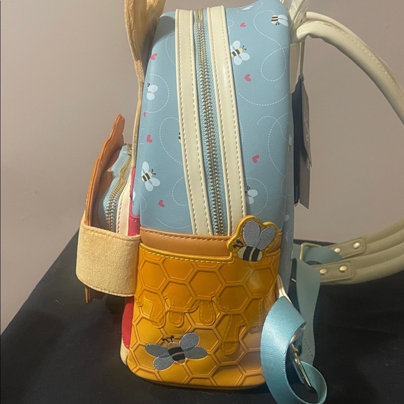 Loungefly Disney WINNIE THE POOH Honey Pot Heart Scented Bag/Backpack NEW - Picture 4 of 6